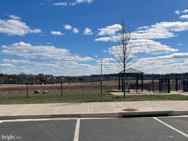 8705 HAREFIELD LN, Gainesville, VA 20155