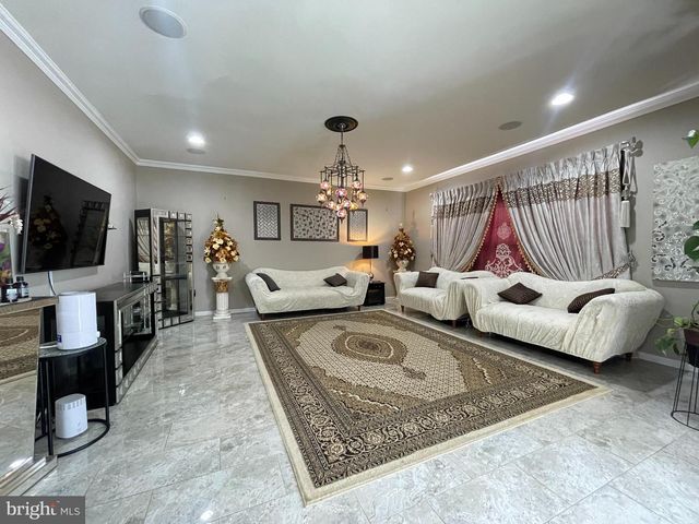 8705 HAREFIELD LN, Gainesville, VA 20155