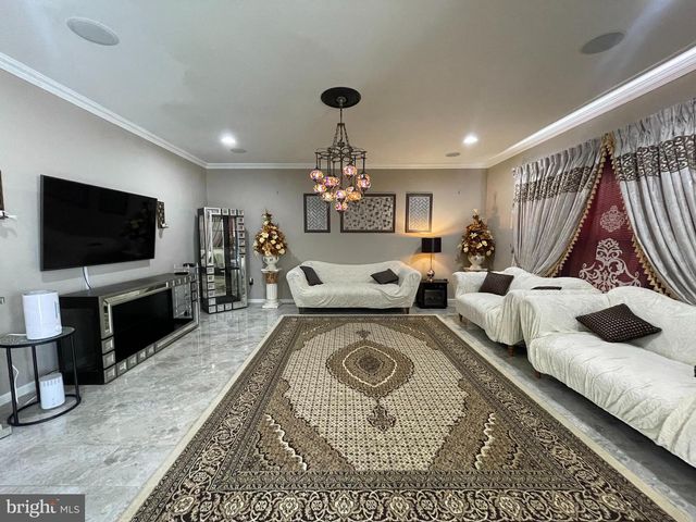 8705 HAREFIELD LN, Gainesville, VA 20155