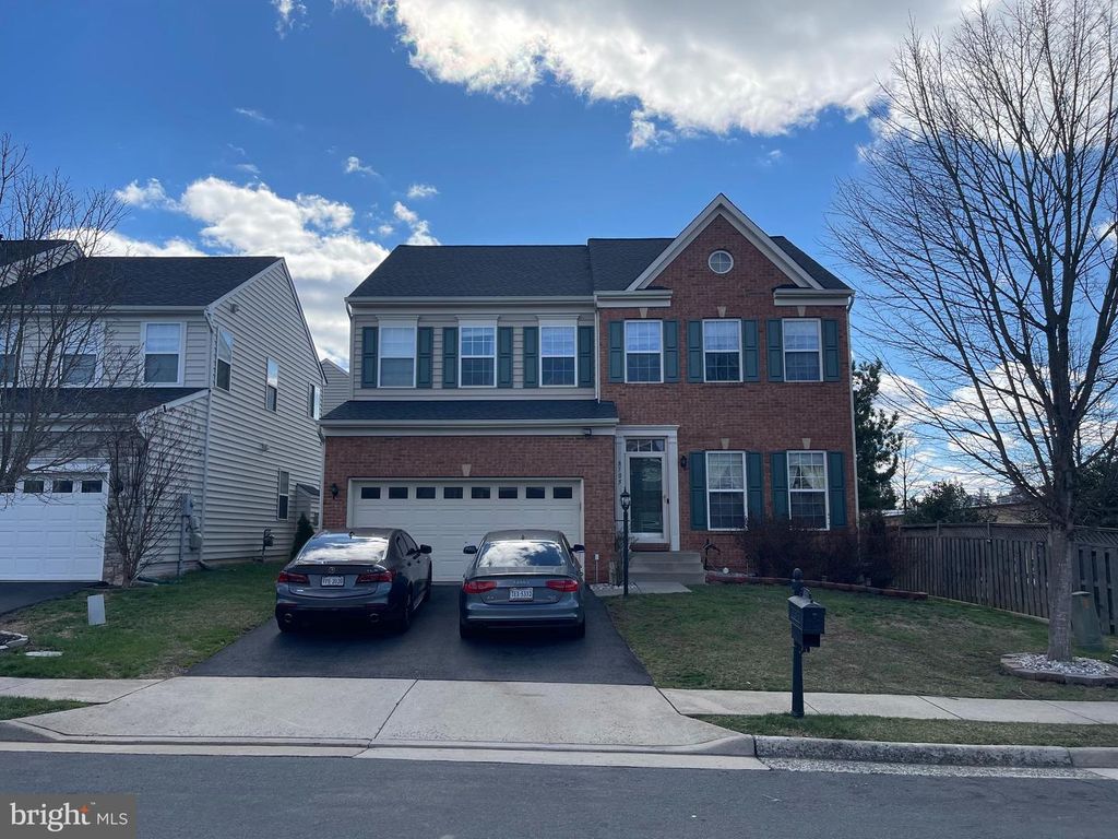 8705 HAREFIELD LN, Gainesville, VA 20155