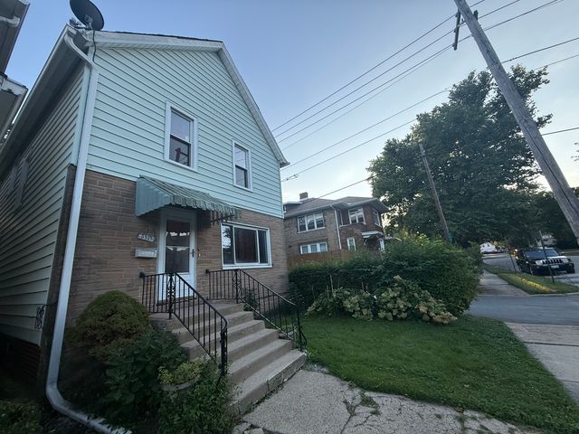 2527 Oak Street, Blue Island, IL 60406
