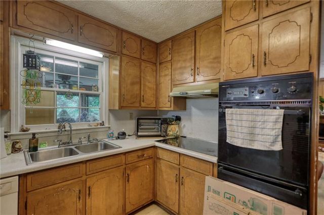 1332 Turner Road SW, Lilburn, GA 30047