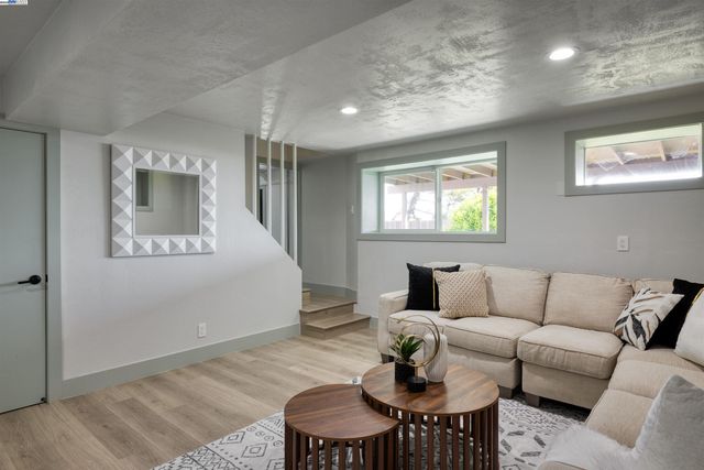 131 Fernwood Dr, San Bruno, CA 94066