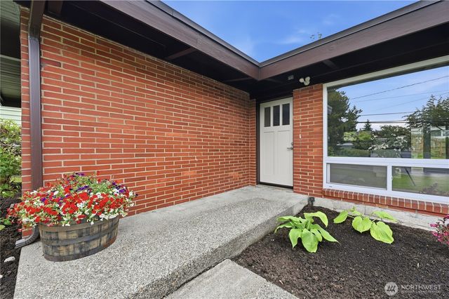 627 SW Normandy Road, Normandy Park, WA 98166