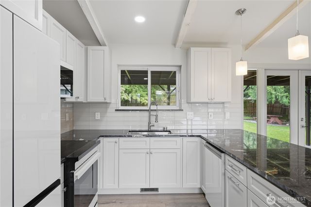 627 SW Normandy Road, Normandy Park, WA 98166