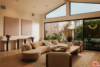 14800 McCormick Street, Sherman Oaks, CA 91411
