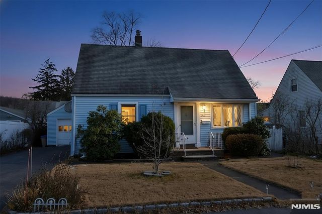 72 Burnside Place, Wanaque, NJ 07420