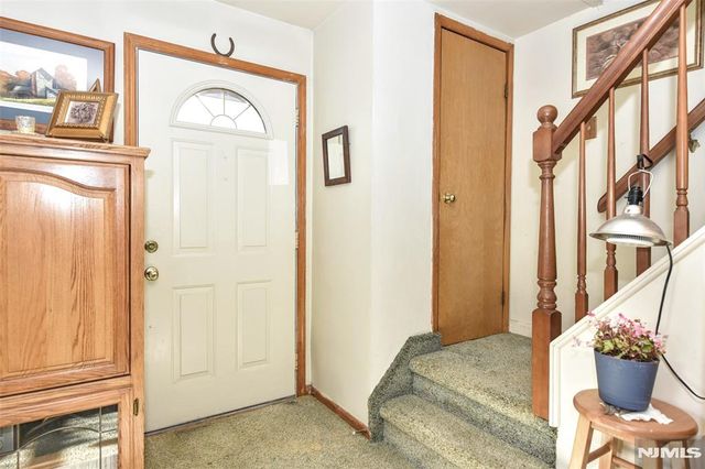 72 Burnside Place, Wanaque, NJ 07420