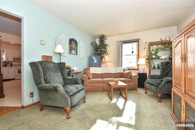 72 Burnside Place, Wanaque, NJ 07420