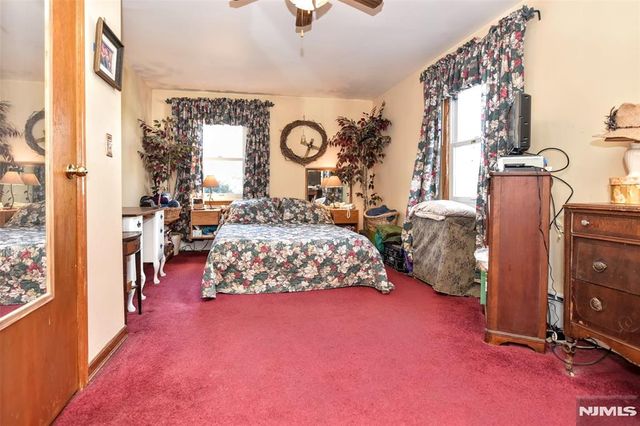 72 Burnside Place, Wanaque, NJ 07420