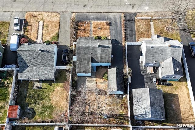 72 Burnside Place, Wanaque, NJ 07420