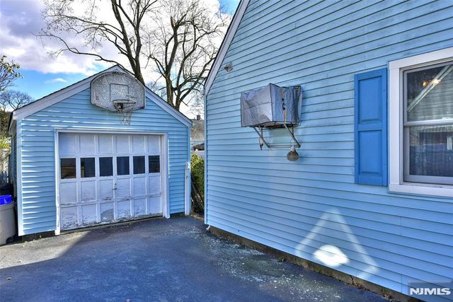 72 Burnside Place, Wanaque, NJ 07420
