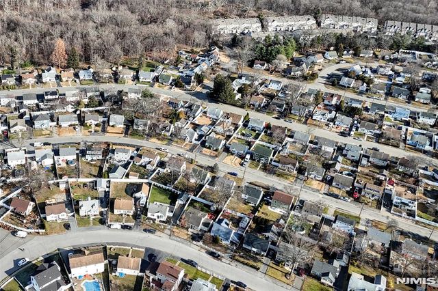 72 Burnside Place, Wanaque, NJ 07420