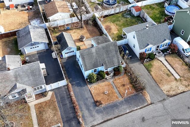 72 Burnside Place, Wanaque, NJ 07420