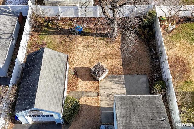 72 Burnside Place, Wanaque, NJ 07420