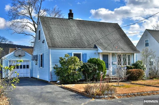 72 Burnside Place, Wanaque, NJ 07420