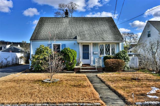 72 Burnside Place, Wanaque, NJ 07420