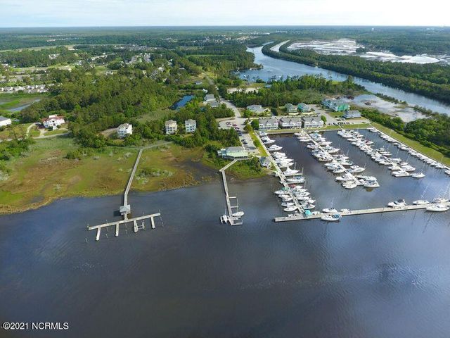 4002 Barnes Bluff Drive SE, Southport, NC 28461