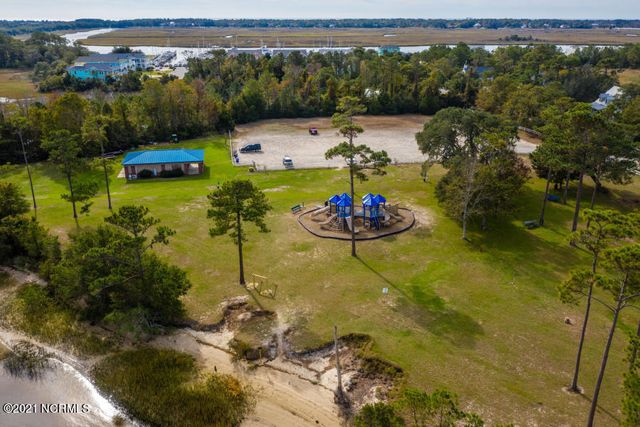 4002 Barnes Bluff Drive SE, Southport, NC 28461
