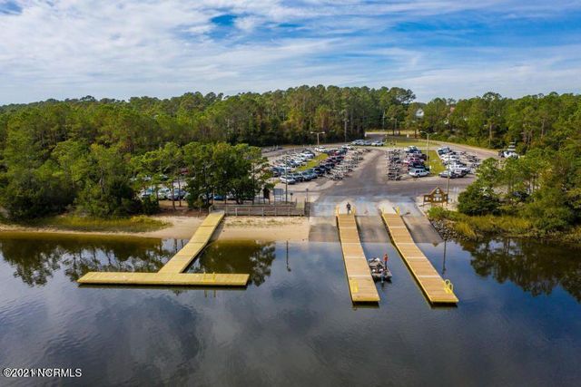4002 Barnes Bluff Drive SE, Southport, NC 28461