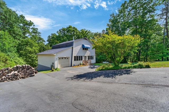303 Oak Ridge DR, Bassett, VA 24055