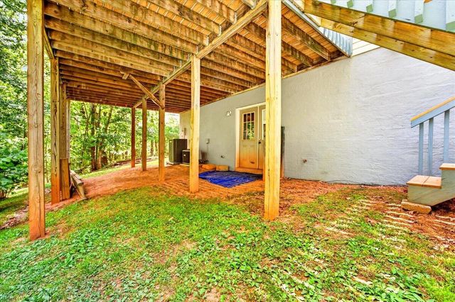 303 Oak Ridge DR, Bassett, VA 24055