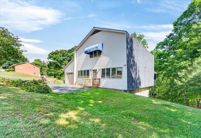 303 Oak Ridge DR, Bassett, VA 24055