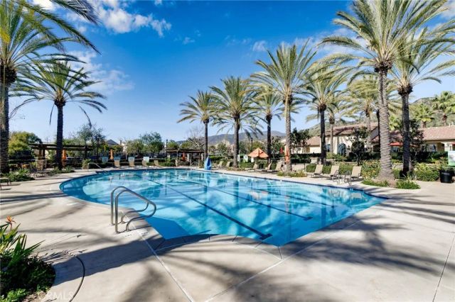 877 Orchid C, Azusa, CA 91702