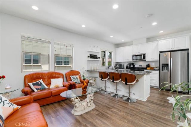 877 Orchid C, Azusa, CA 91702
