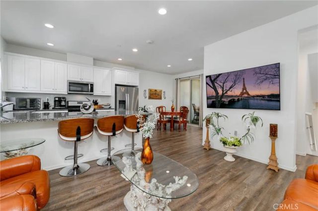 877 Orchid C, Azusa, CA 91702