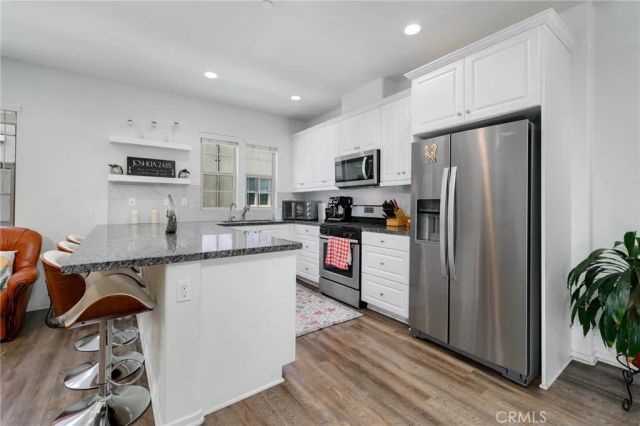 877 Orchid C, Azusa, CA 91702