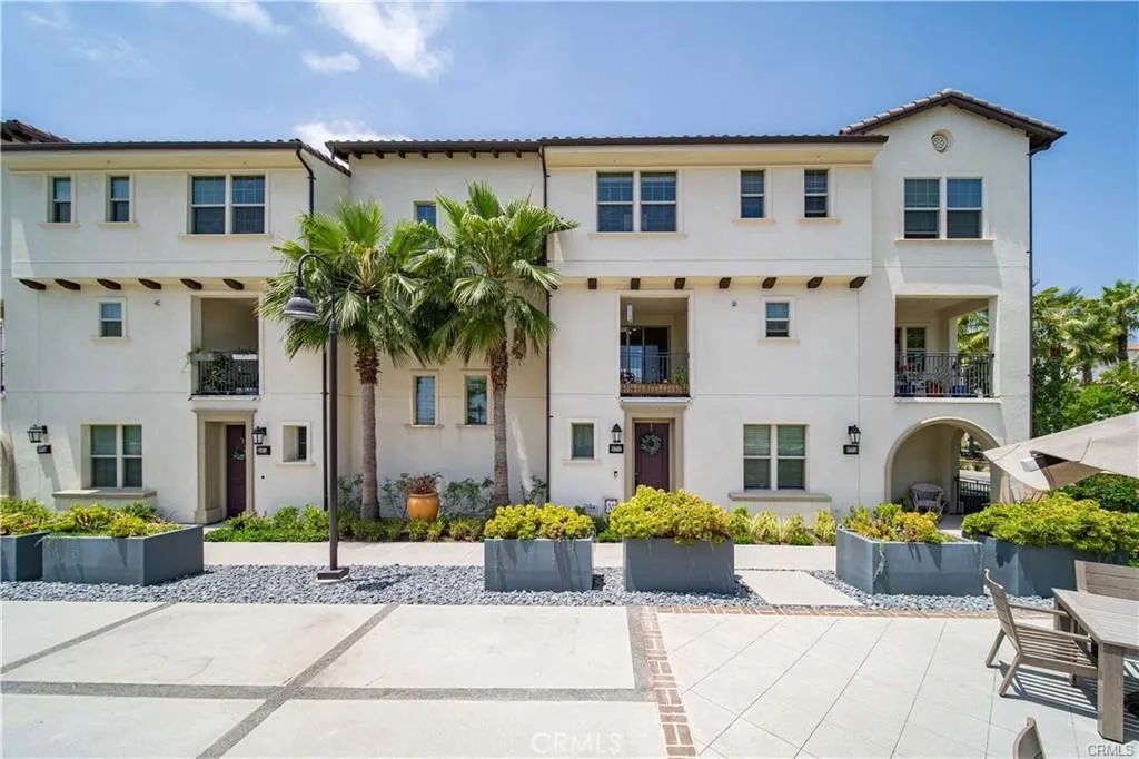 877 Orchid C, Azusa, CA 91702