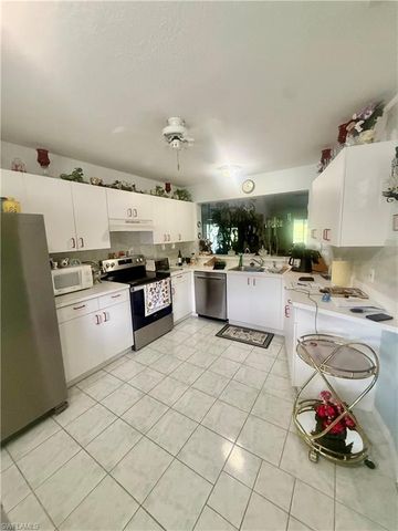 281 Gabriel CIR 6, Naples, FL 34104