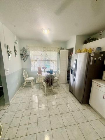 281 Gabriel CIR 6, Naples, FL 34104