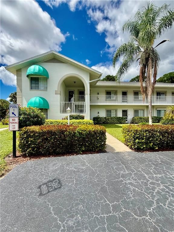 281 Gabriel CIR 6, Naples, FL 34104