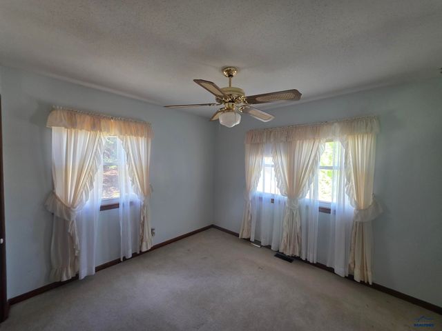 3120 IRIS DR, Rapid City, SD 57702