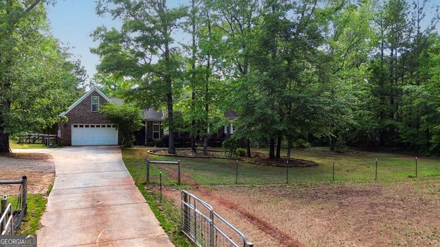 2294 Hollonville Road, Brooks, GA 30205
