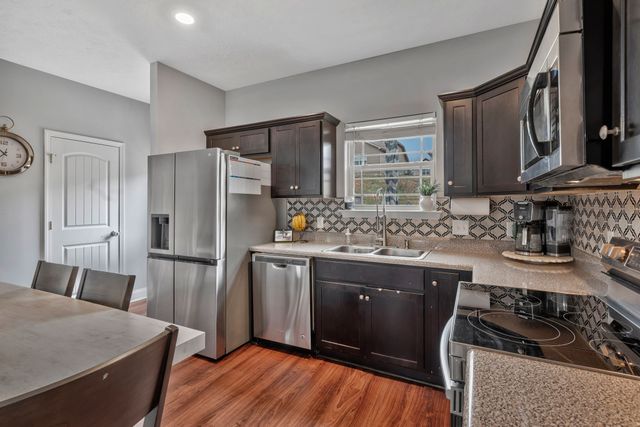 1043 Berra Dr, Springfield, TN 37172