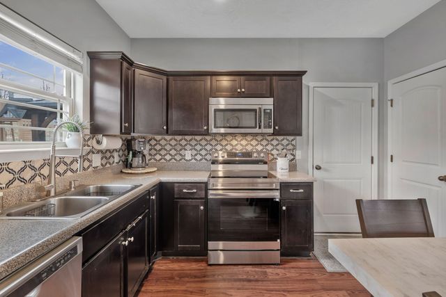 1043 Berra Dr, Springfield, TN 37172