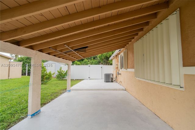 1920 SW 64th Ave, North Lauderdale, FL 33068