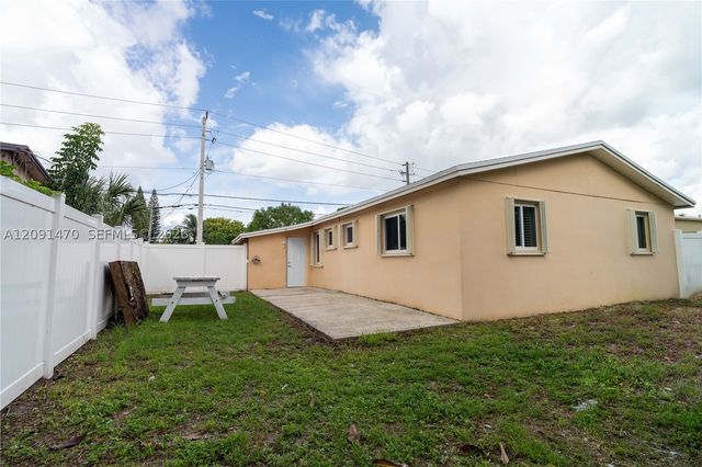 1920 SW 64th Ave, North Lauderdale, FL 33068