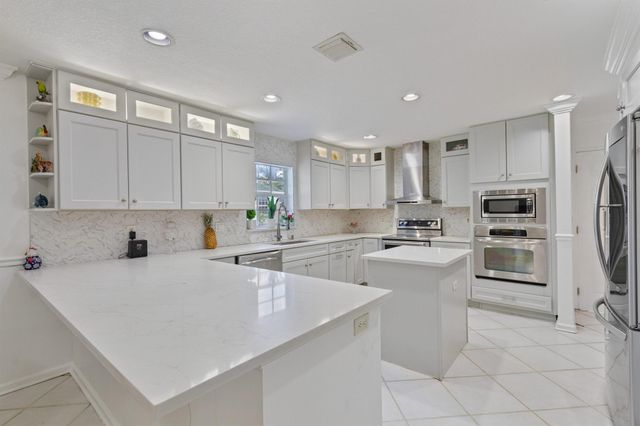 6934 Grapeview Boulevard (Main House), Loxahatchee, FL 33470