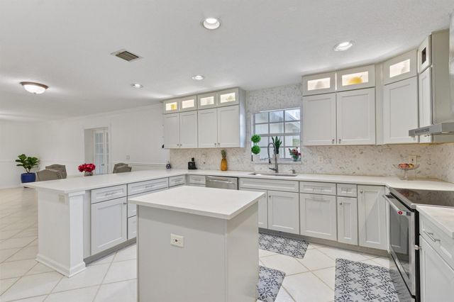 6934 Grapeview Boulevard (Main House), Loxahatchee, FL 33470