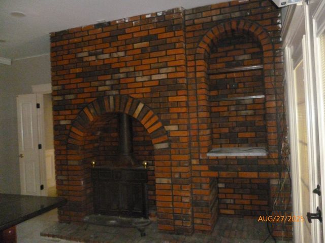 126 City St, Camden, TN 38320