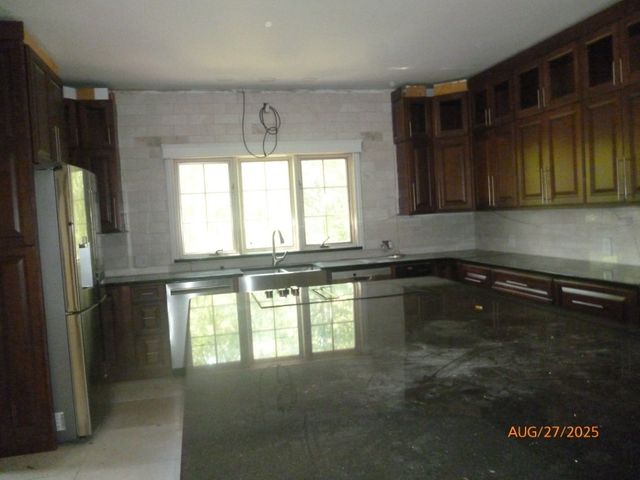 126 City St, Camden, TN 38320