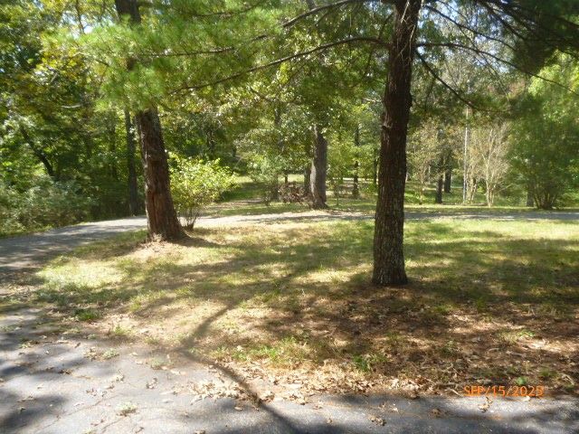 126 City St, Camden, TN 38320