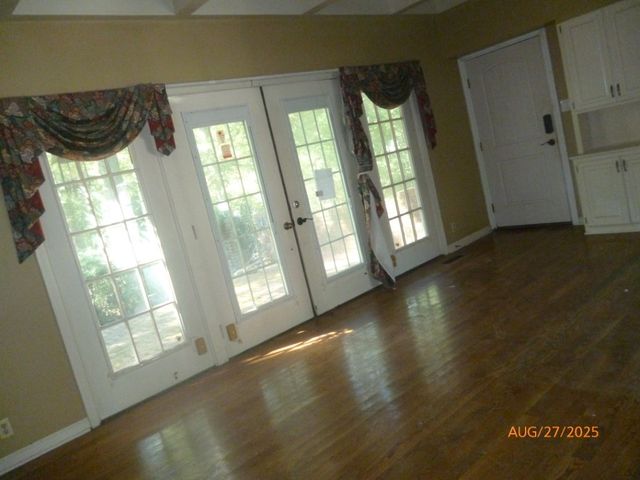 126 City St, Camden, TN 38320