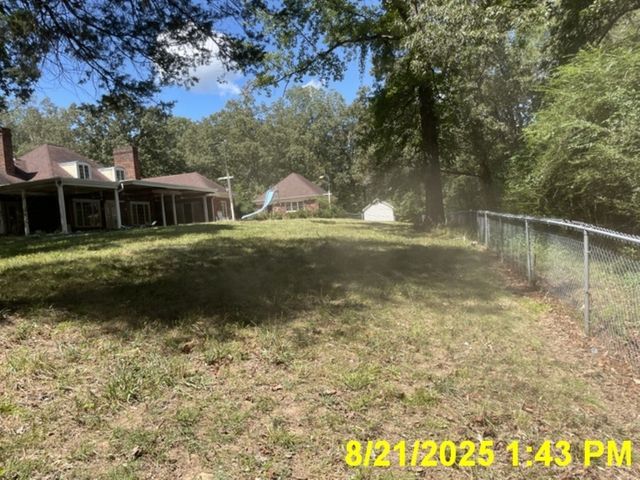 126 City St, Camden, TN 38320