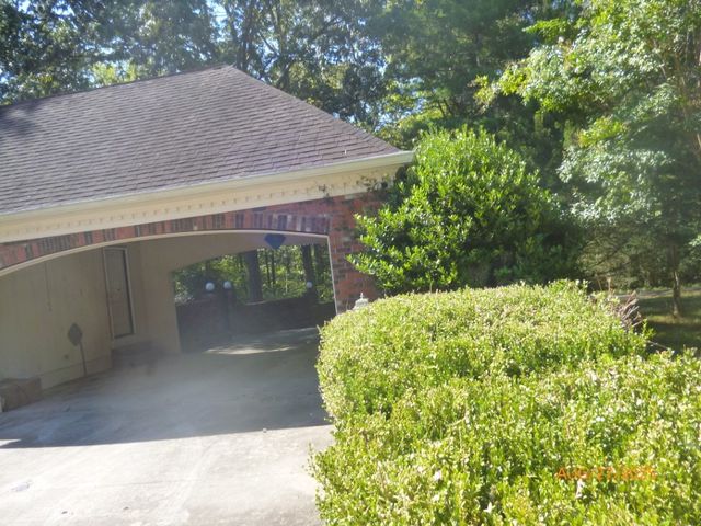 126 City St, Camden, TN 38320