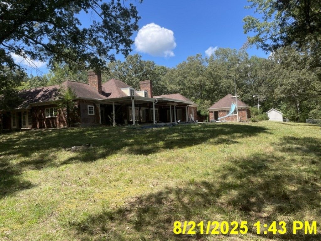 126 City St, Camden, TN 38320